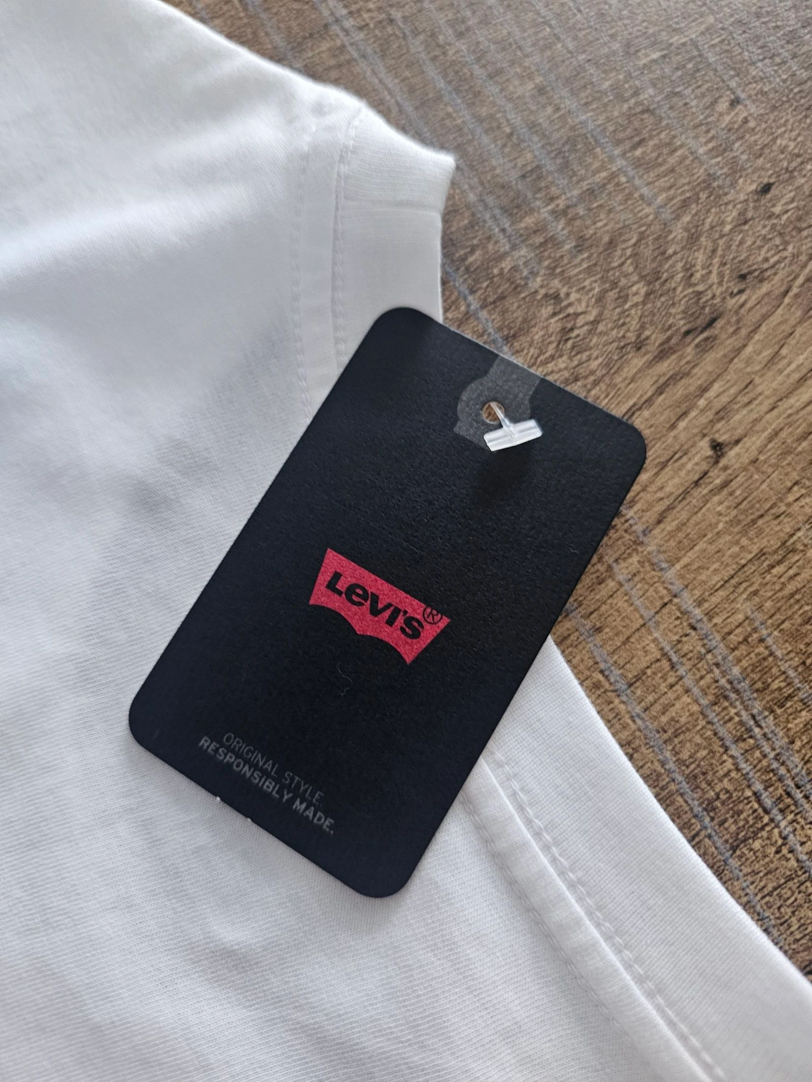 T-shirt Levi's neuf - taille L - 100% coton – photo 8